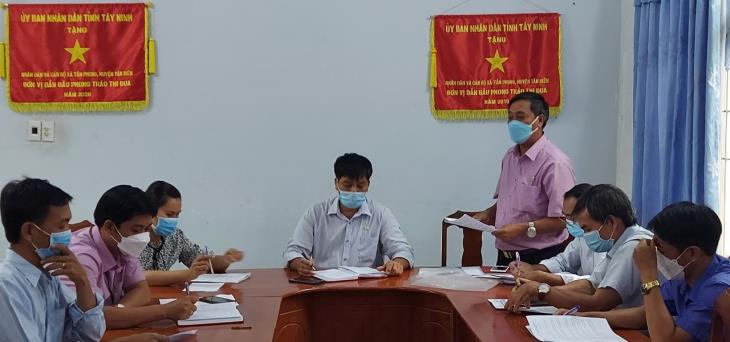Ban Kinh tế - Xã hội HĐND xã Tân Phong giám sát công tác phòng, chống dịch bệnh trên đàn gia súc, gia cầm và hỗ trợ các hộ dân bị ảnh hưởng dịch bệnh